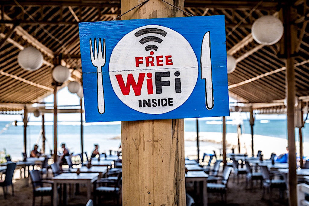 Wi-Fi specialist in cafe